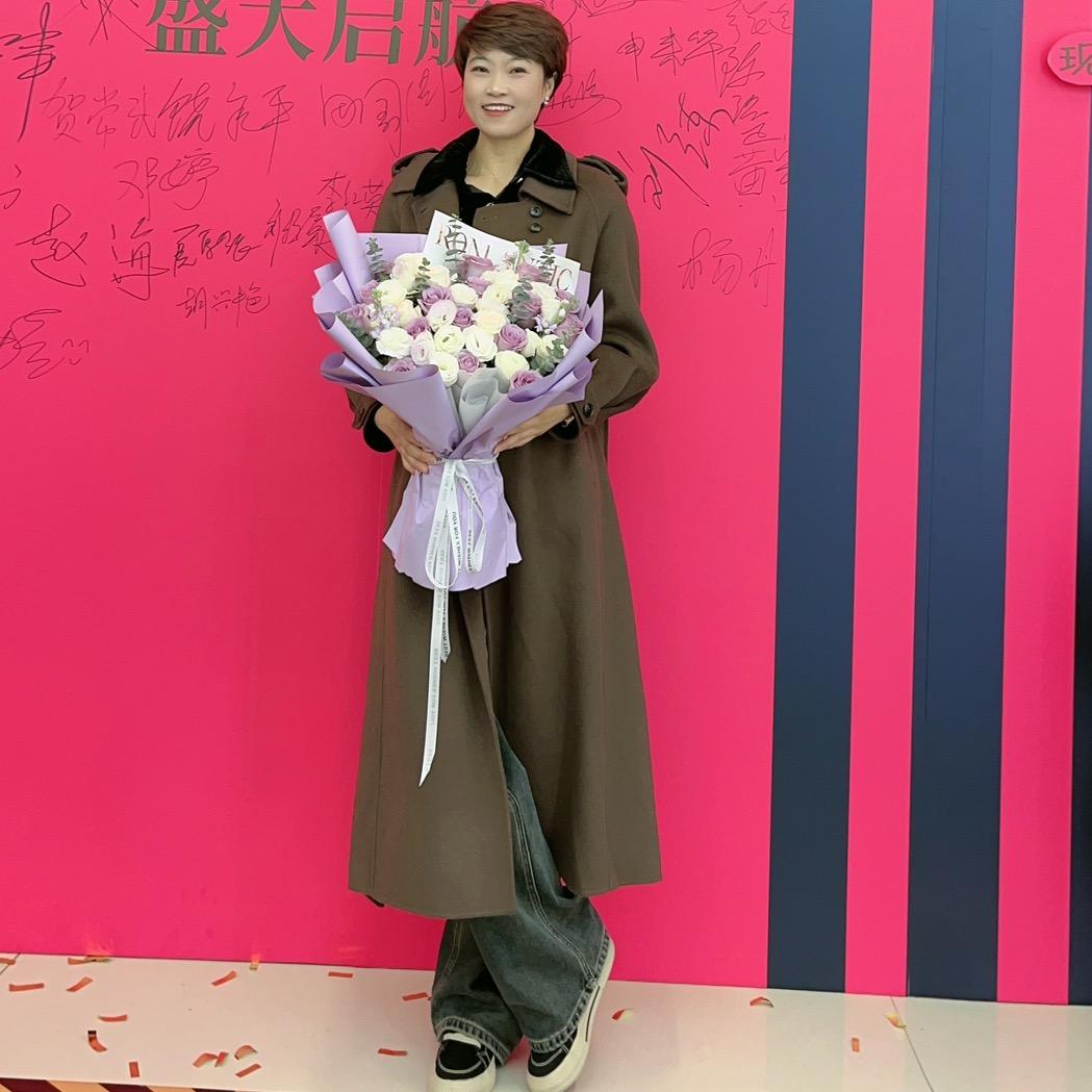 长顺韩宜女装——周亚芬