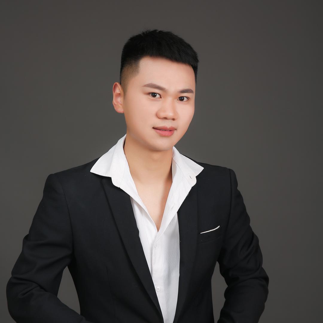 蓝波湾美发沙龙负责人亚军