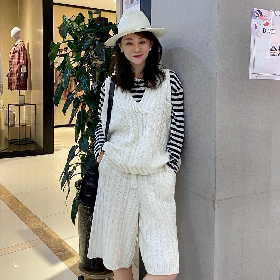 嵘小姐服饰