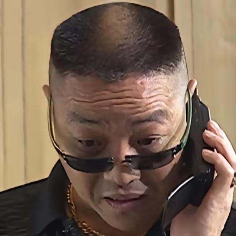 喜欢会开V6的女人.