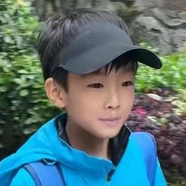 爱踢球的10号小c