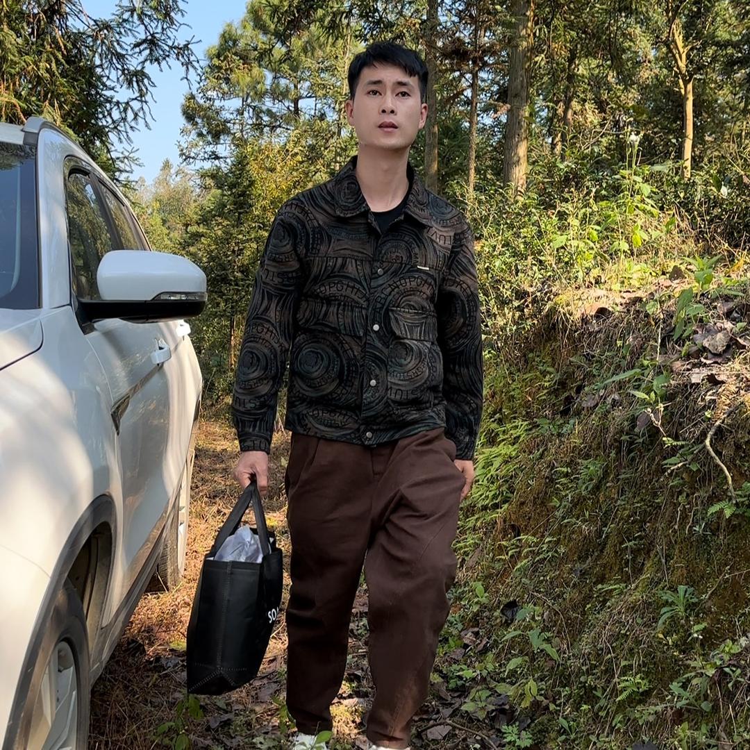 乡村一棵松