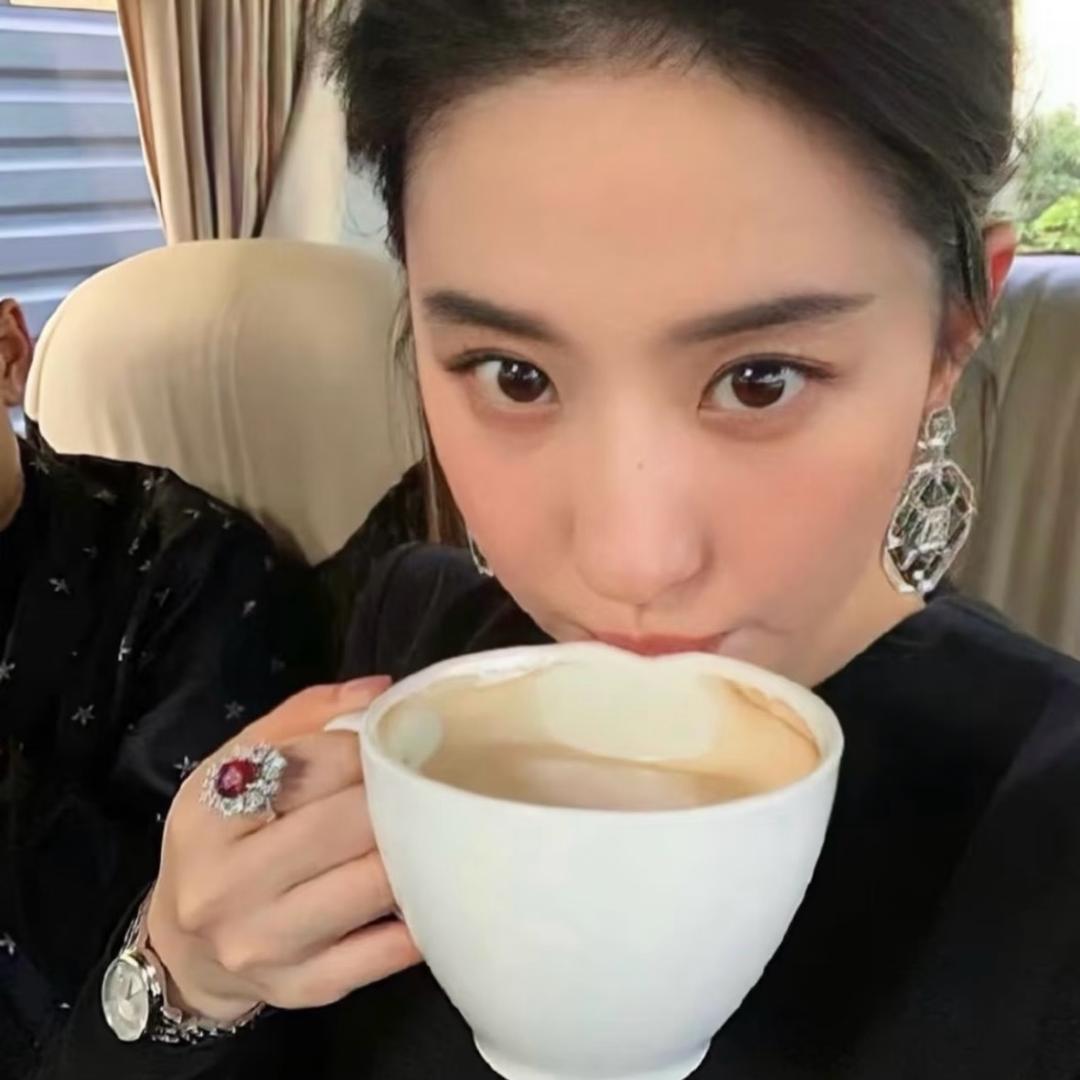 李李.