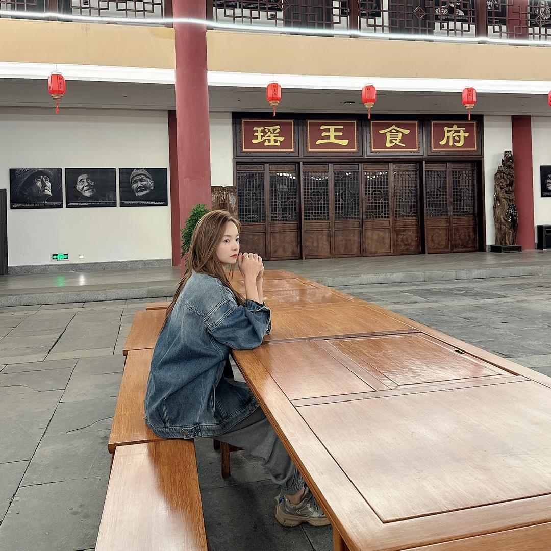 Zᶻᶻhouᥫᩣ倩倩