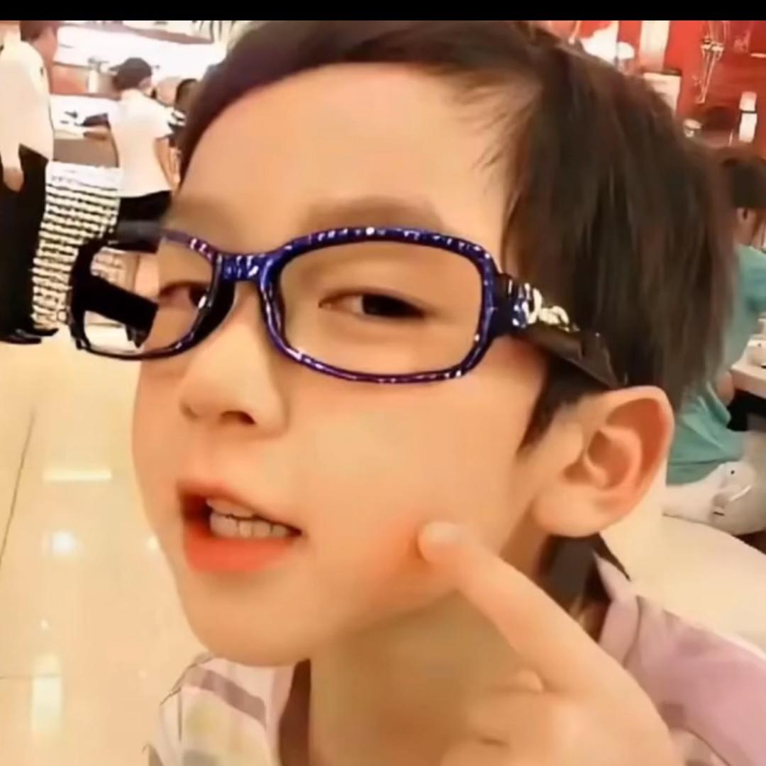 穿裤子的云（被贺峻霖饭撒kiss版）