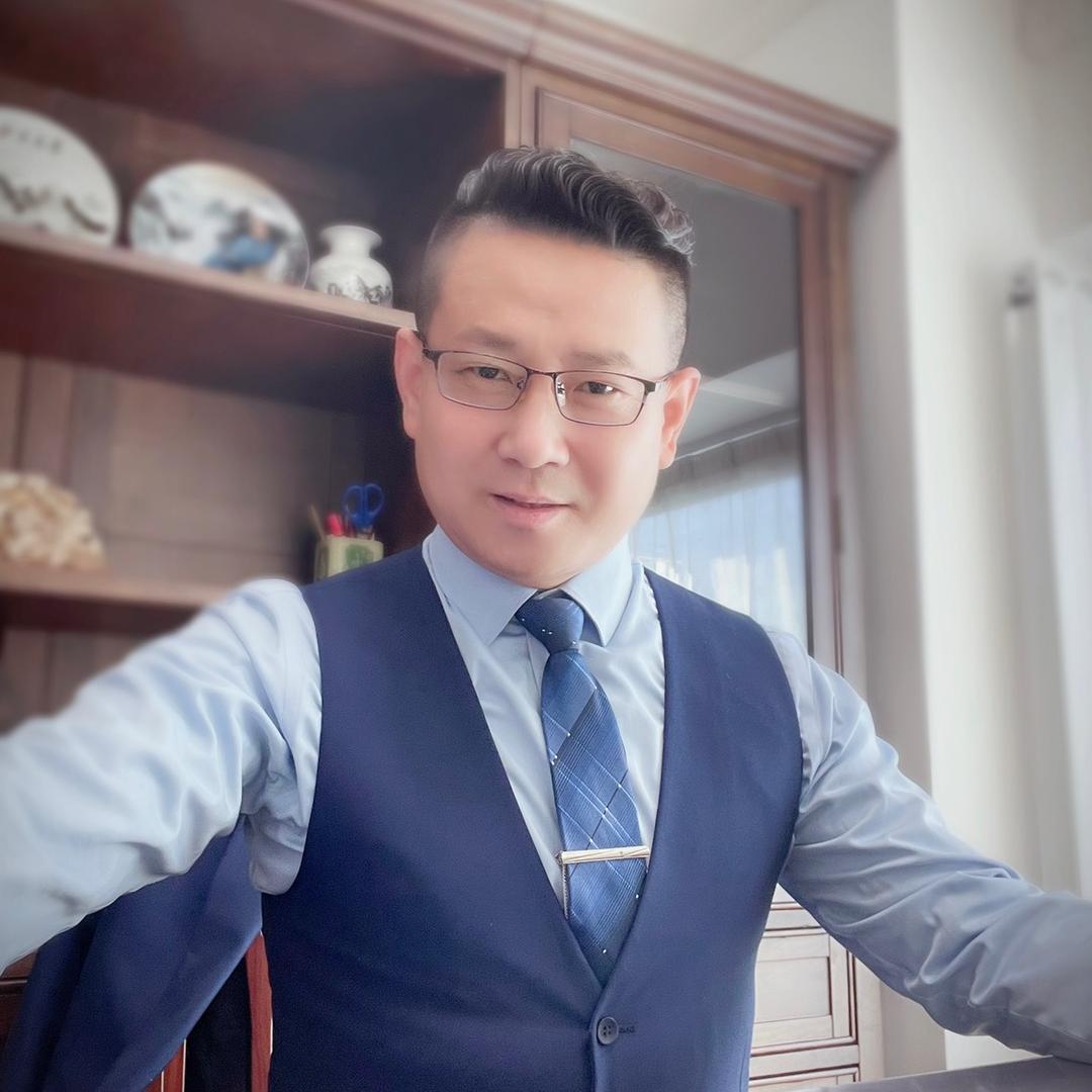 短剧中的反派家主  王小健
