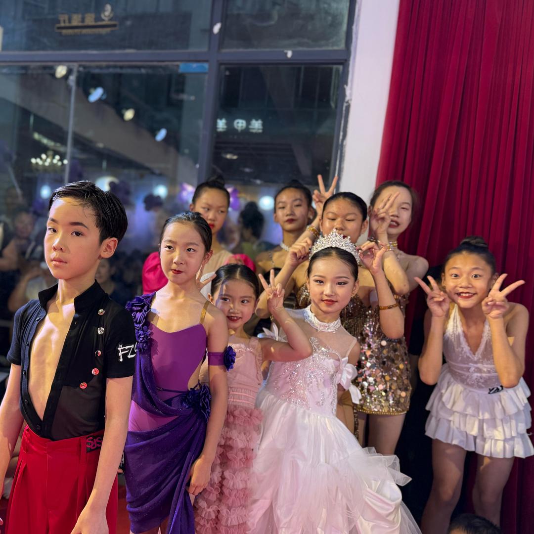 南阳镇平•军艺舞校