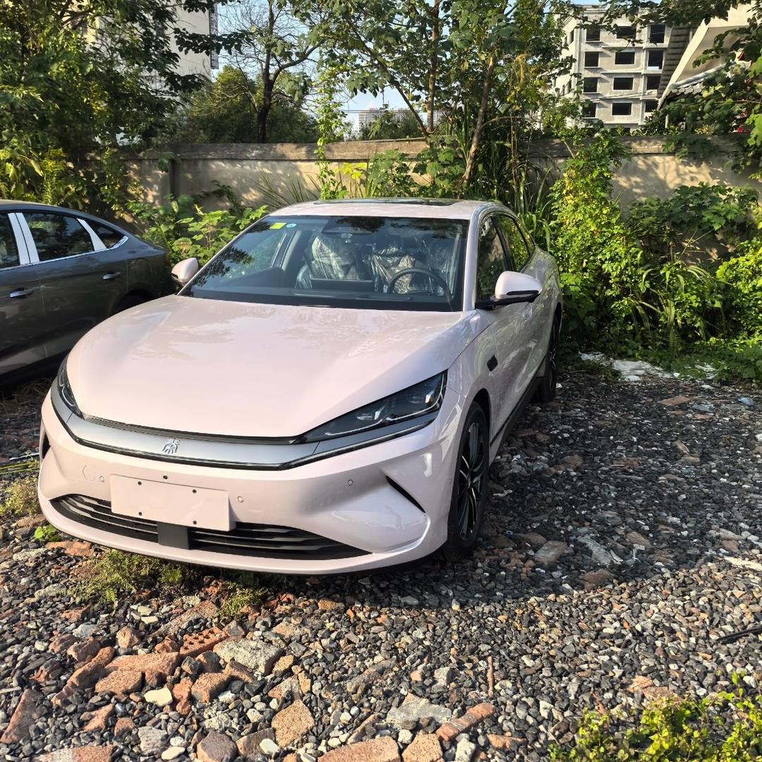 甜甜的比亚迪秦L