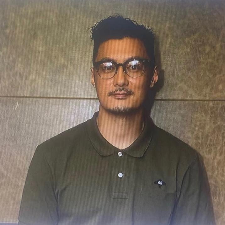 、.