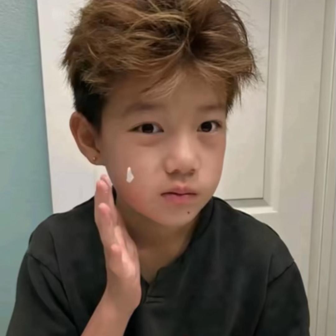 小黑黑.