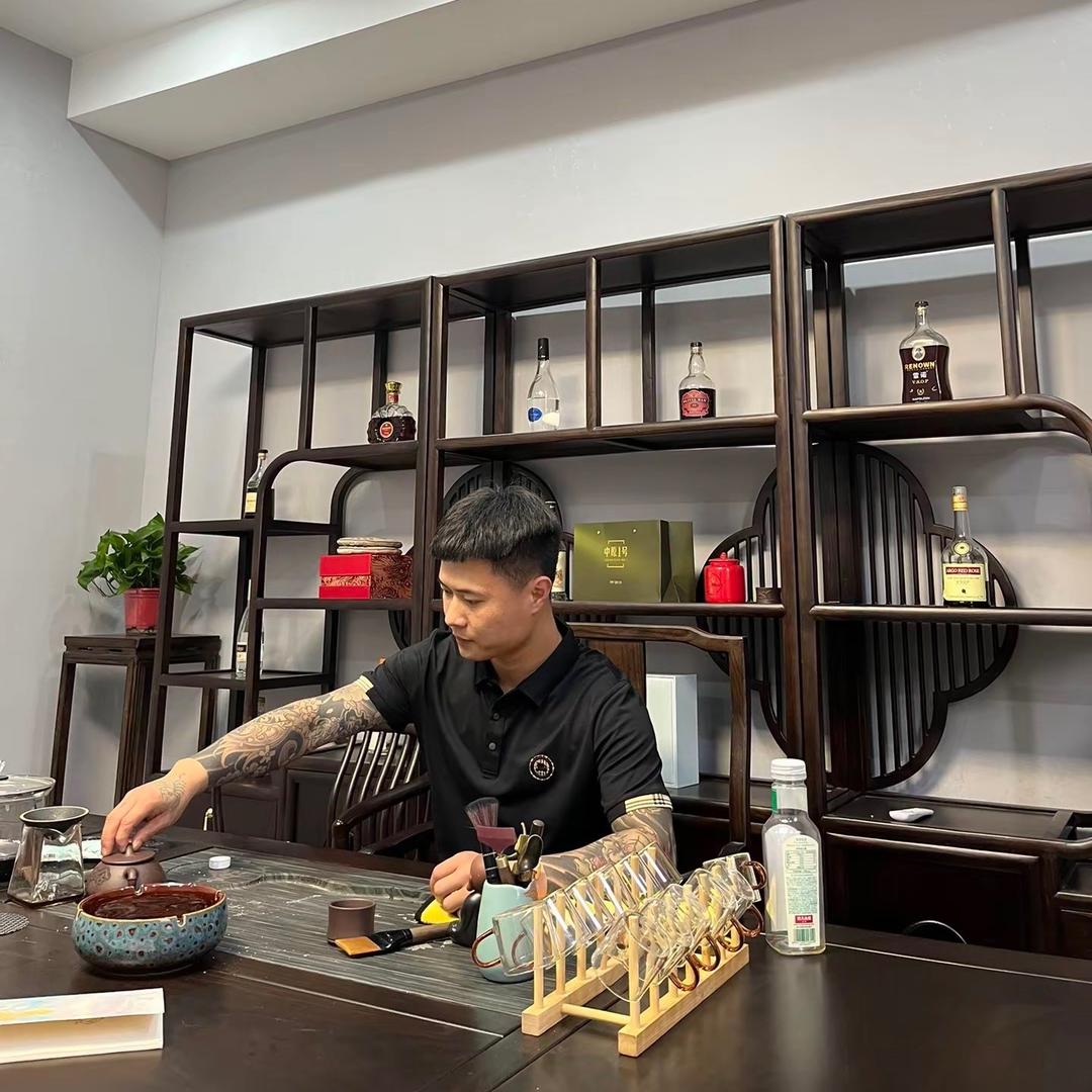山上的人.