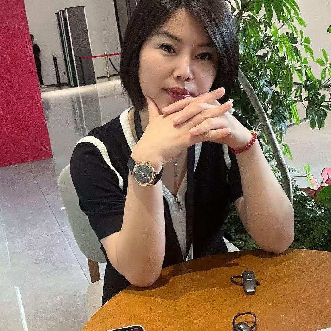 李华品牌女装主理人