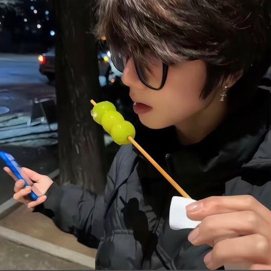 🌈不会说话的小花🌈