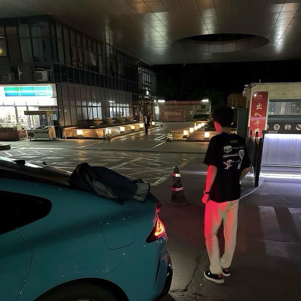 凌晨𝟱.𝟮𝟬分