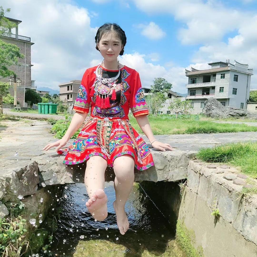 瑶家阿妹叫小赵