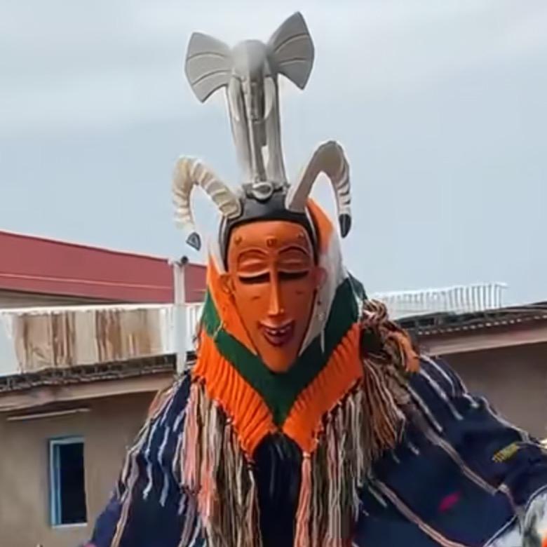 坤坤（烫脚舞）