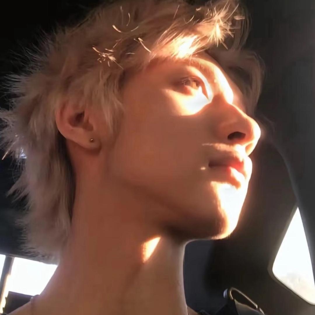 泓泓.