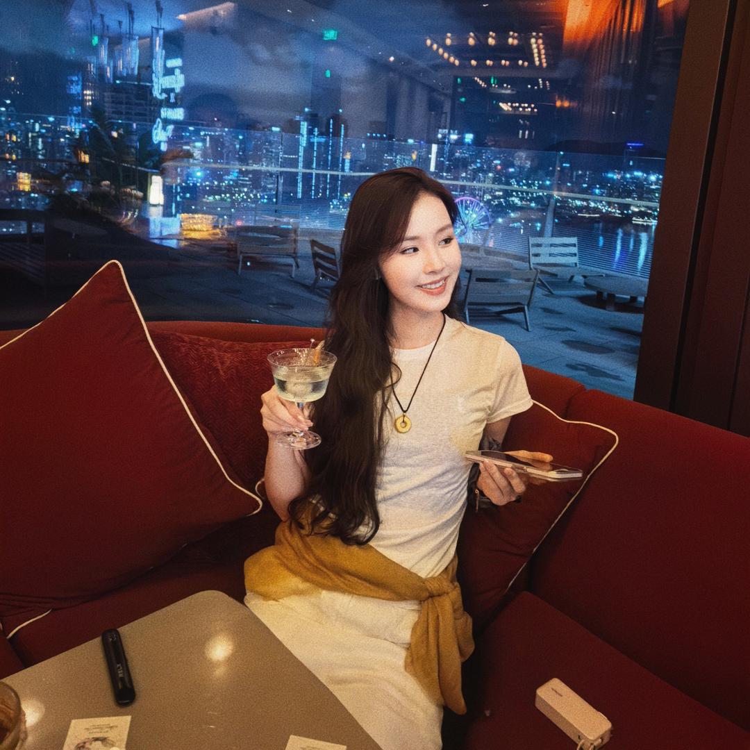 秋秋（该吃吃该喝喝