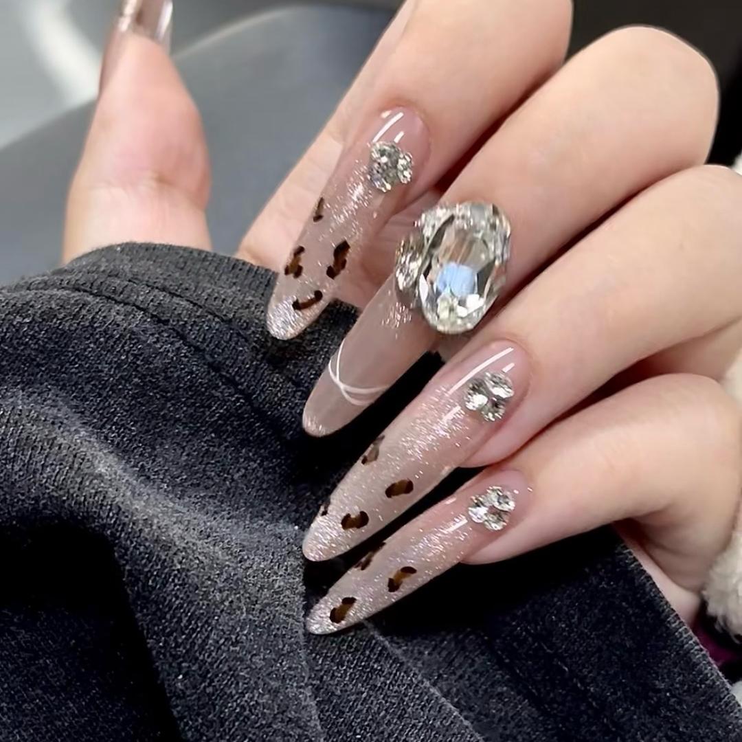 古城广场桃喜美甲店