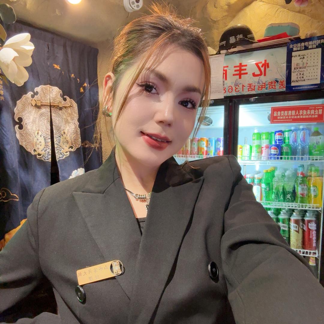 山水溶洞火锅店娜娜