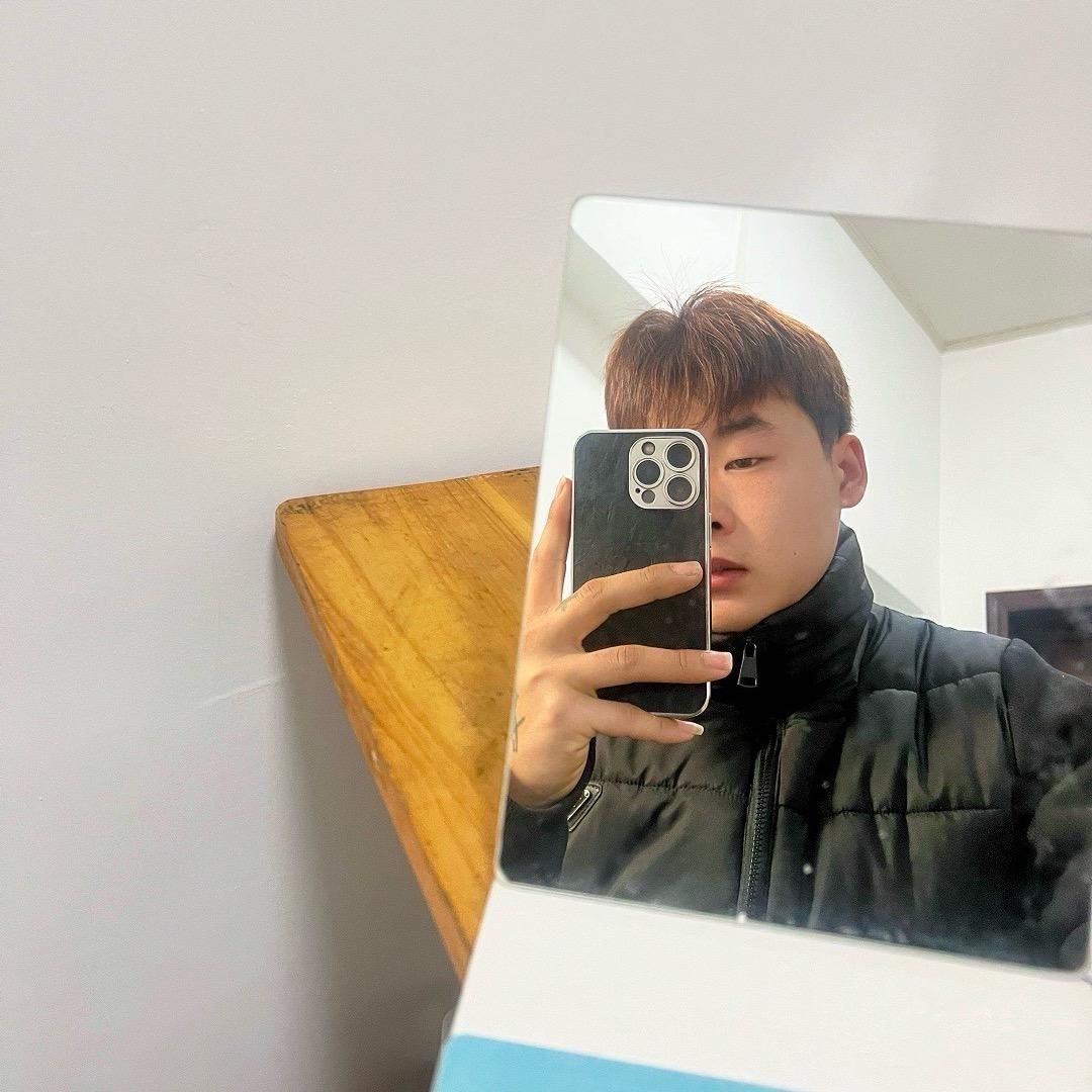 閆偉.