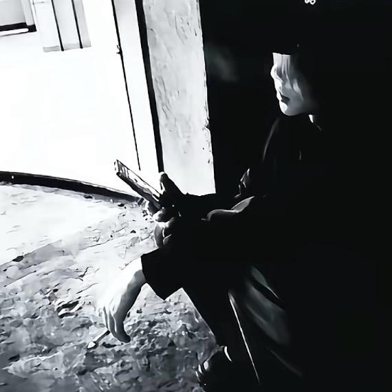 哭着偷大妈两梨