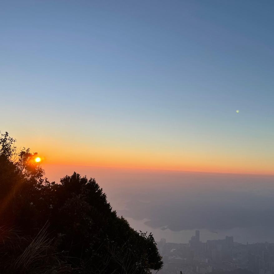 小脚一翘，开心重要。