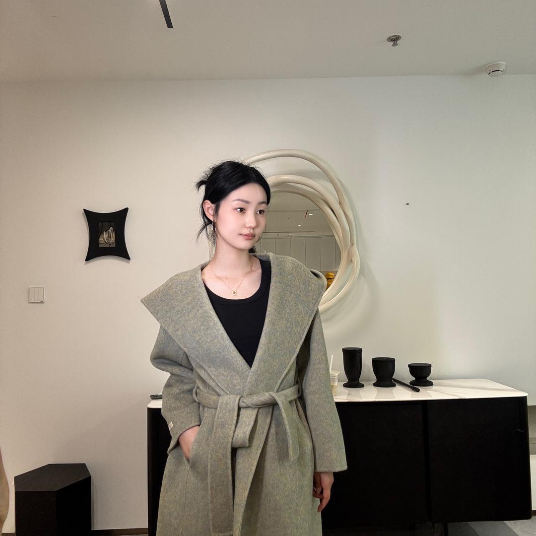 小雨羊绒大衣