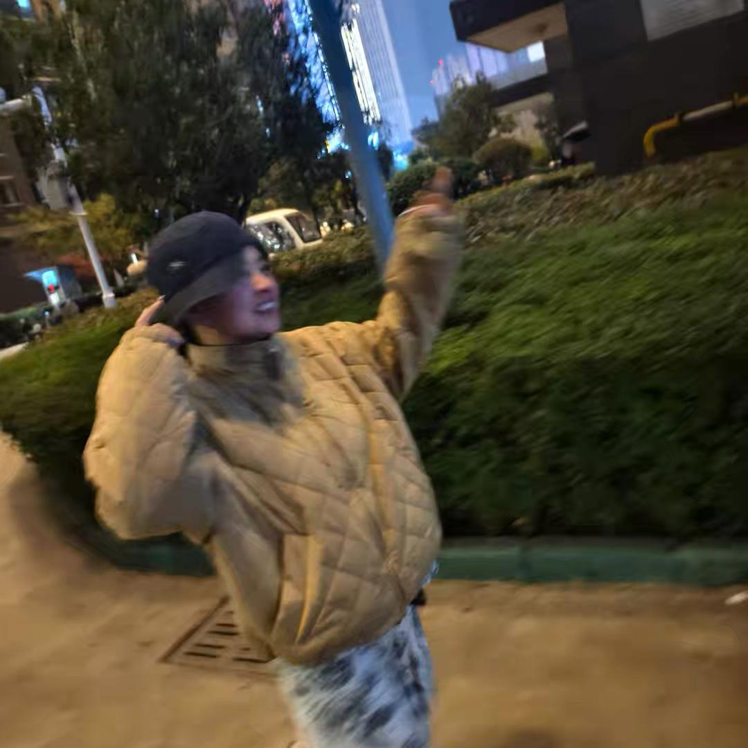 满山的猴子我腚最红～