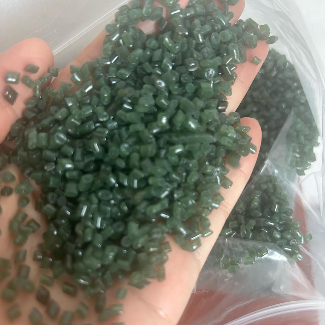 再生资源回收废大棚膜造粒。