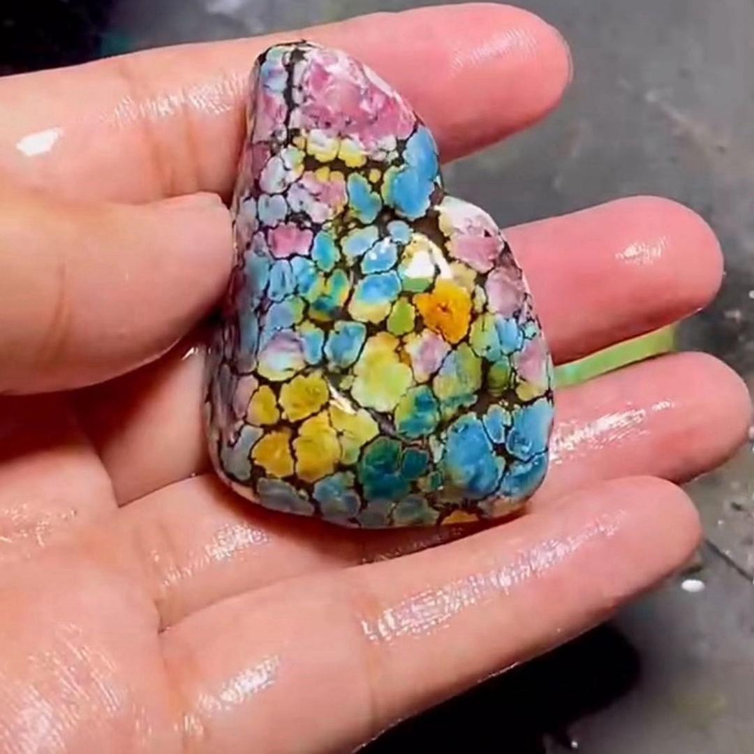 云涧原矿特色松石