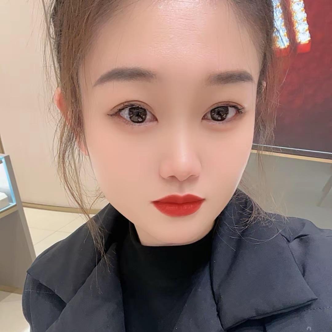 卖珠宝的小姐姐🧍‍♀️