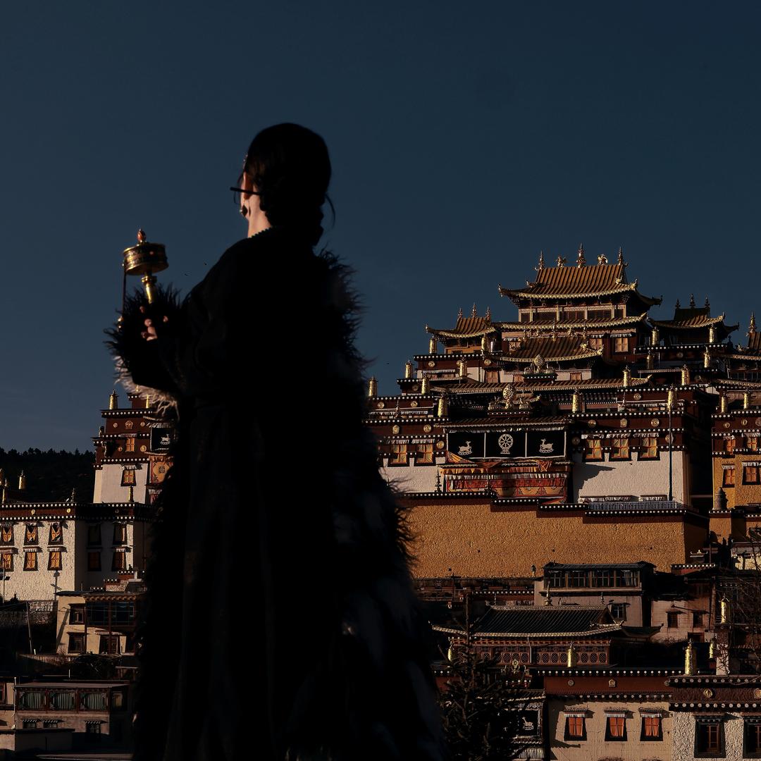 ᥐᥨᥝᥲ  ᥓᥣᥝᥱ  ᥚᥤᥢᥳ