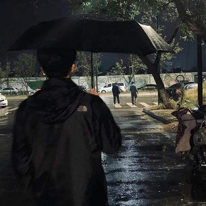 请叫我德华.