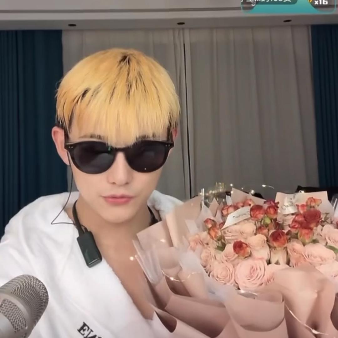小饼.