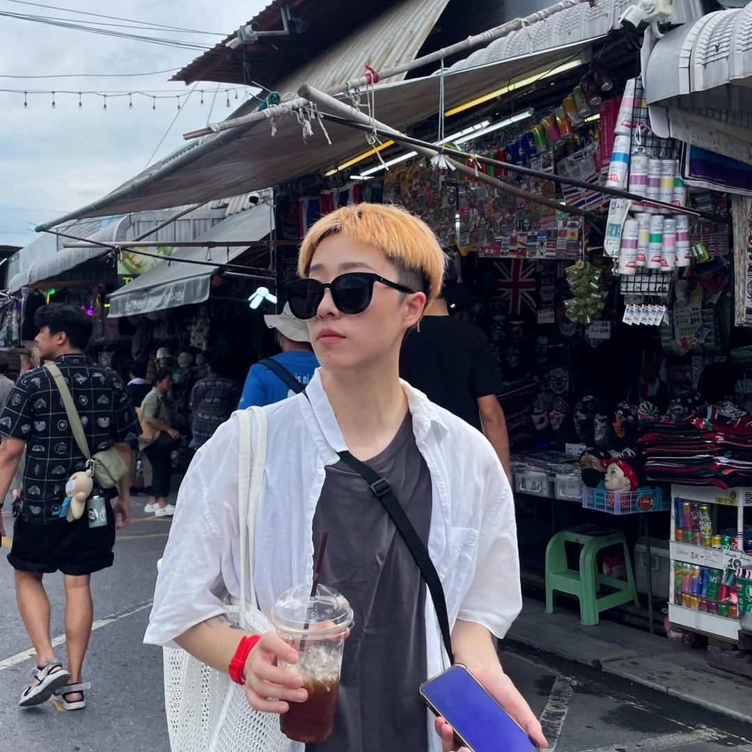 超长腿毛的感性黑丝母蟑螂