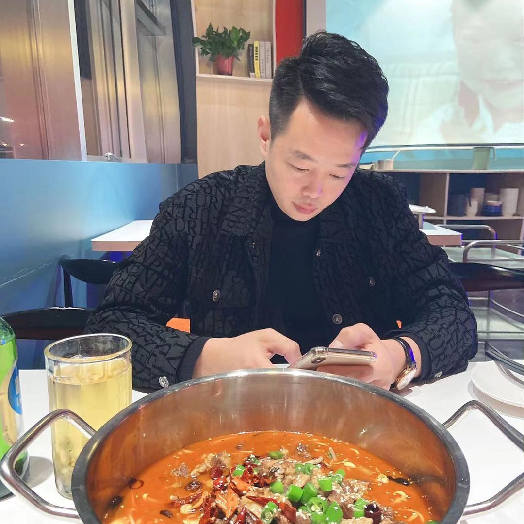 哥.....万人崇拜