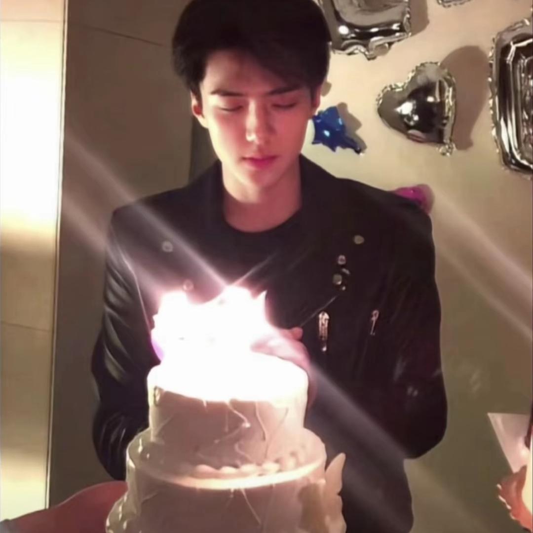 某晟（见过张lay版）