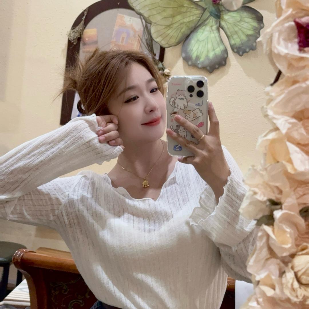 躲进小张同志怀里💕