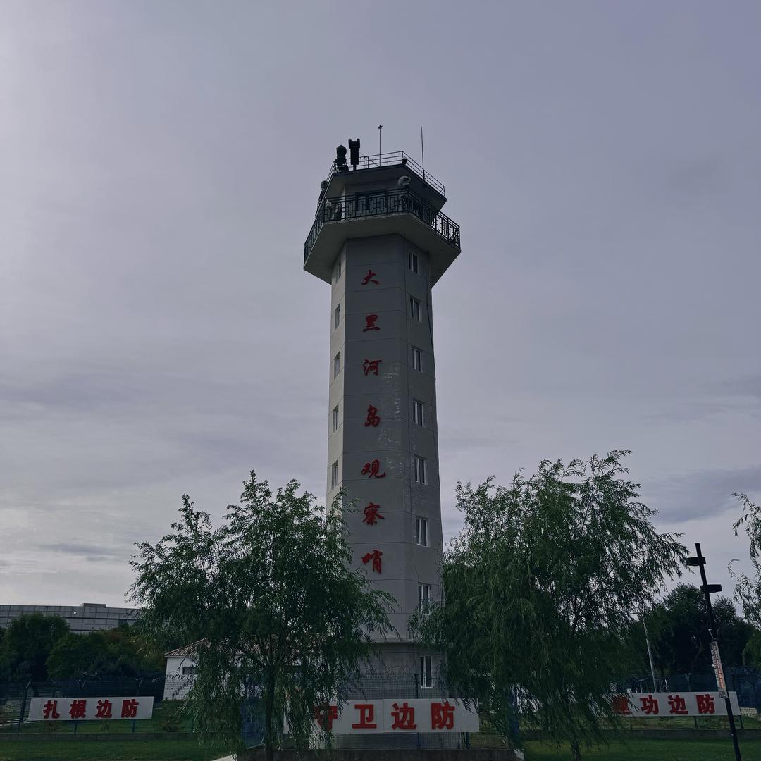 一窝蛋觉的高桌子低板凳都是木头