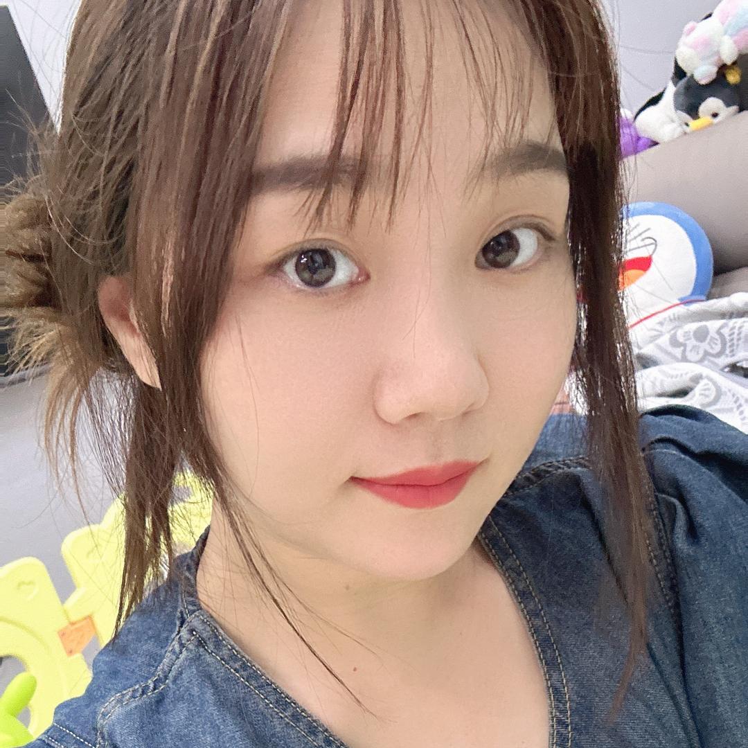 小白吖白白。