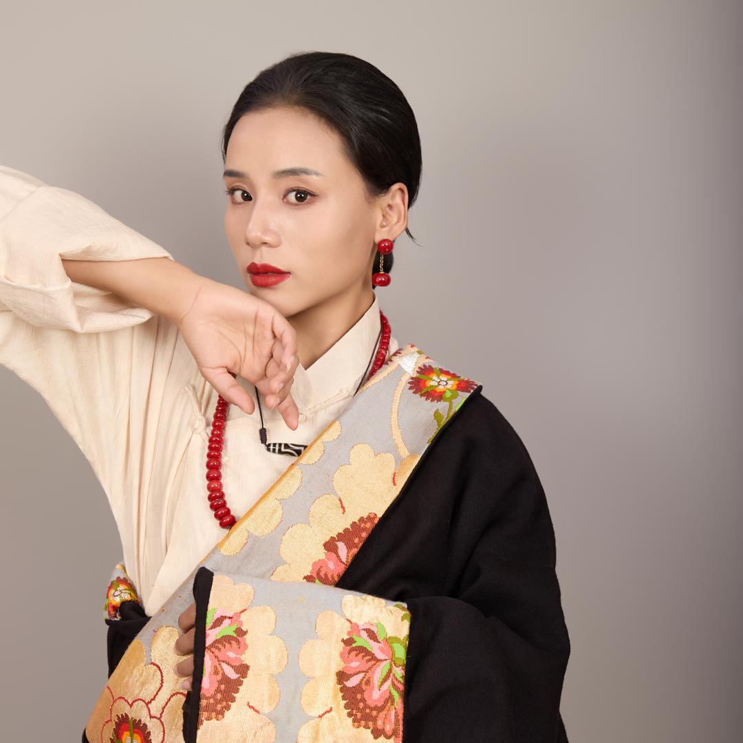 安多姑娘服装店