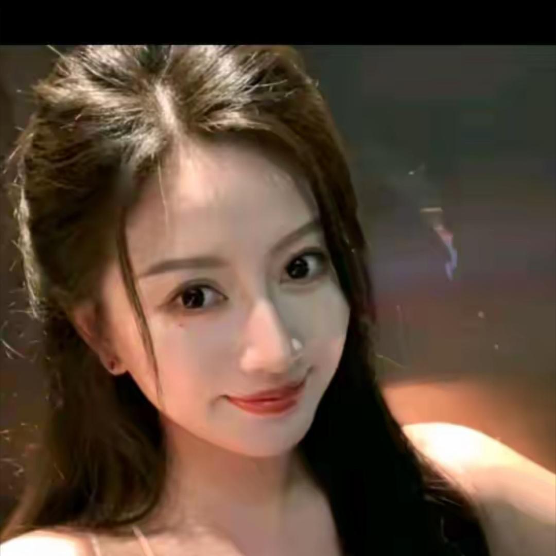红色美女