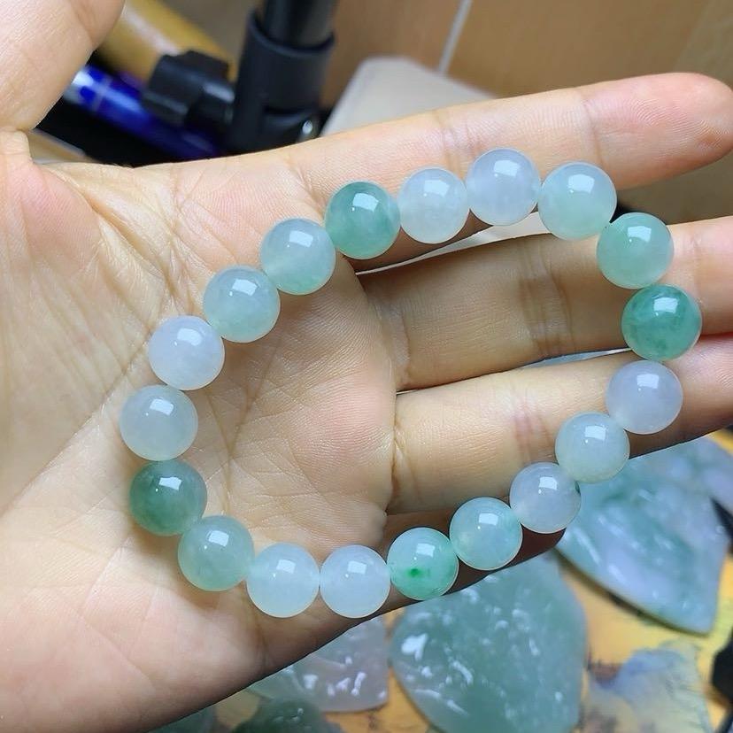 这颗草莓有点酸