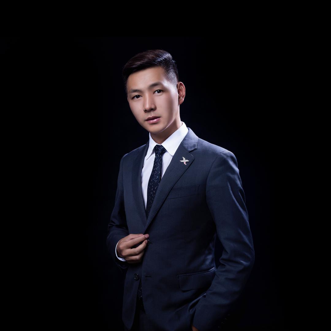 星辉励行阿佑