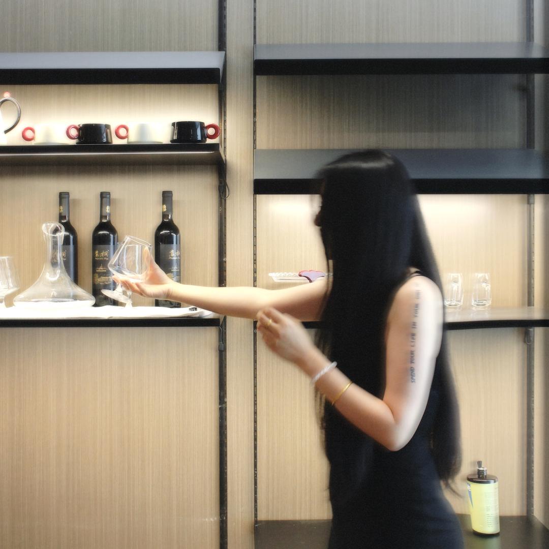 潮流鞋类经营店