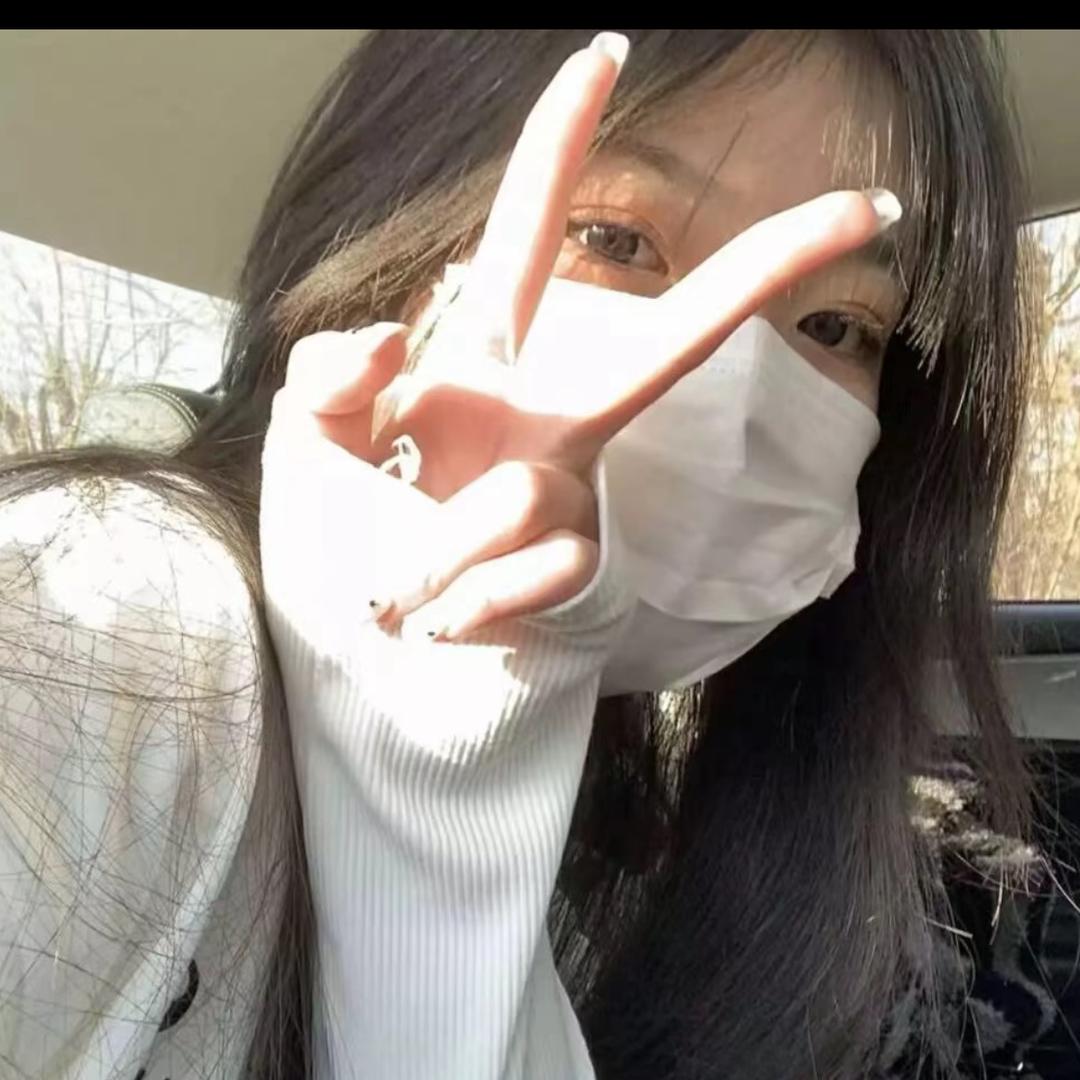 笑的很甜