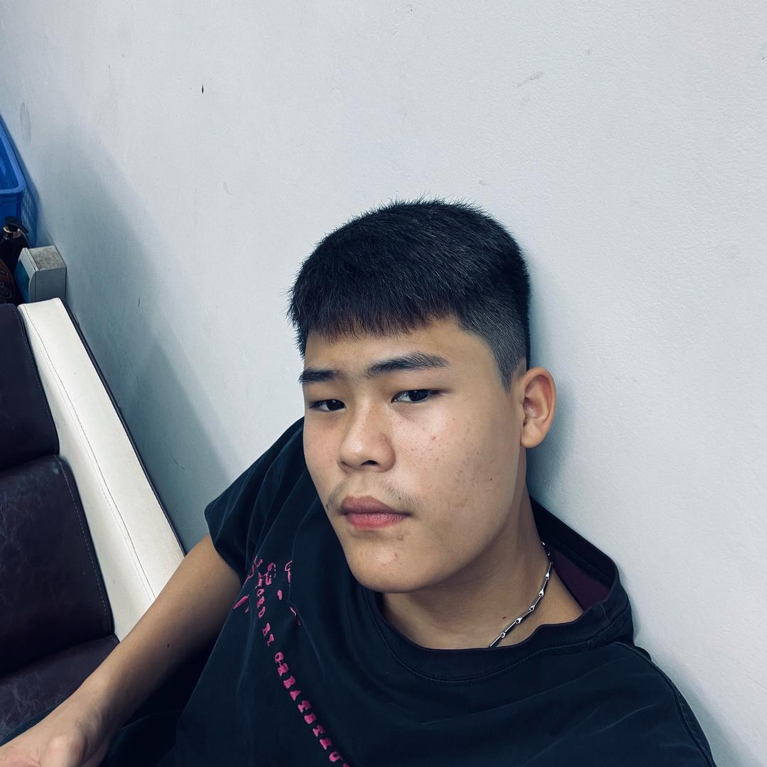 米尼男士理发馆        坤哥