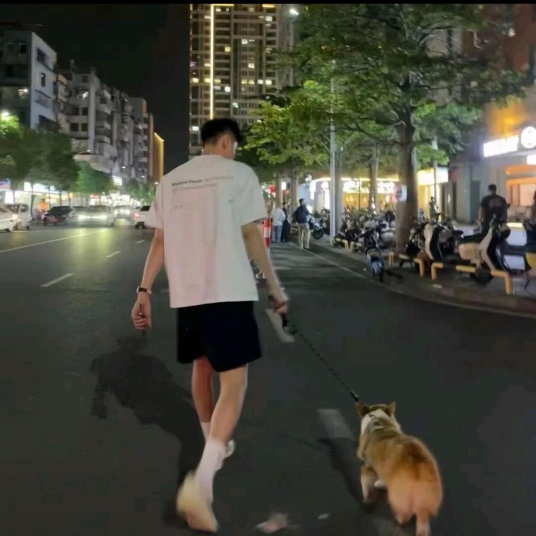 男吹风