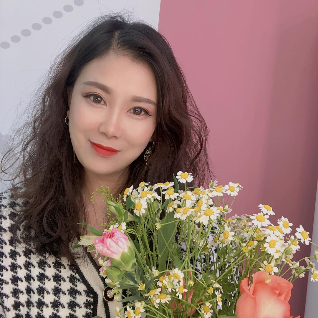 蓝雪儿美妆香水集合店